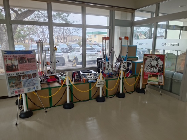 函館高専ロビーに展示されたロボット